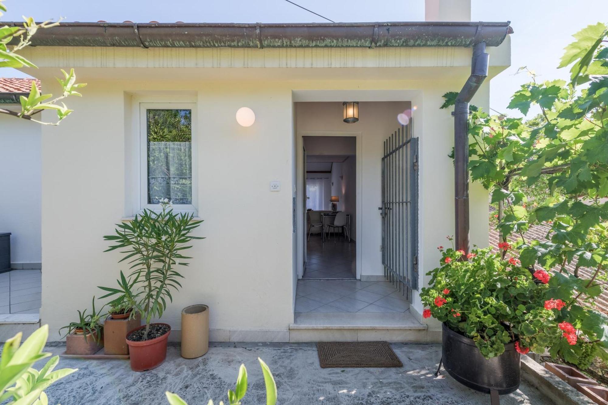 ספליט Beachfront Apartment Milan, With Balcony מראה חיצוני תמונה